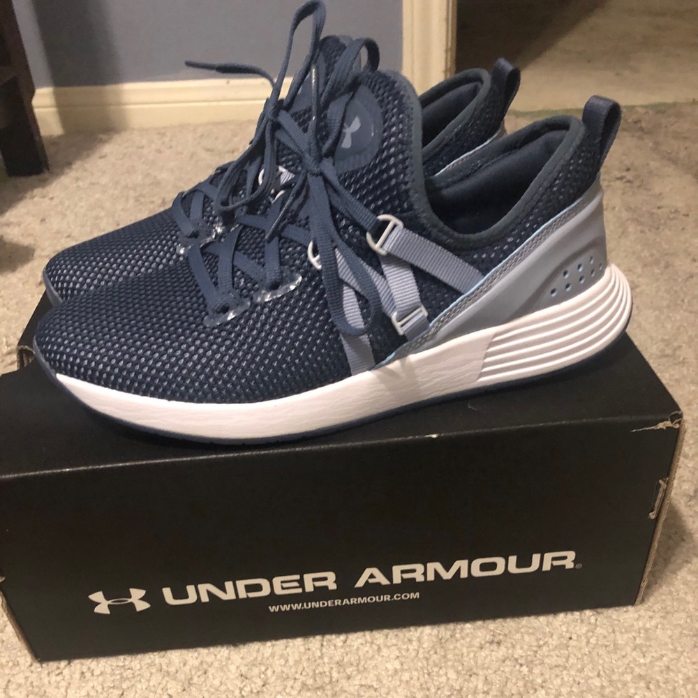 Under Armor Women’s shoe NEVER WORN
